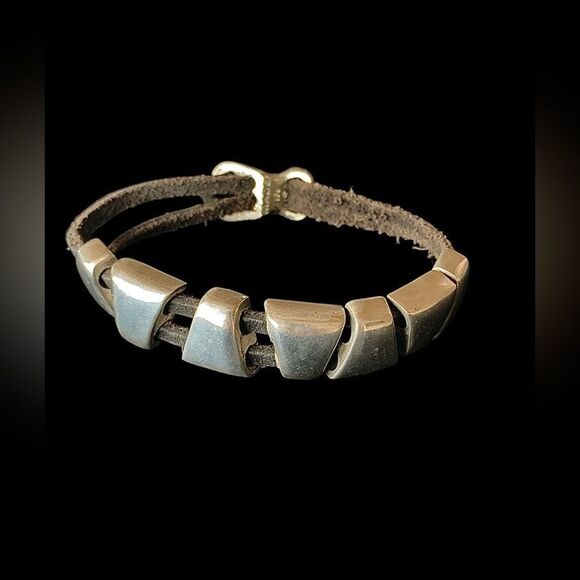 Vintage pewter pyramid and leather Made in USA heavy bracelet unisex adj 9” - Picture 2 of 8